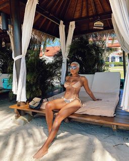 B. Simone feet photo thumbnail