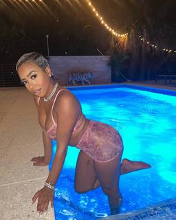 B. Simone feet photo thumbnail