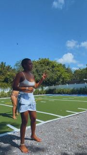 B. Simone feet photo thumbnail