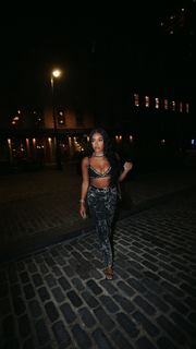 B. Simone feet photo thumbnail