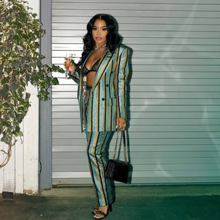 B. Simone feet photo thumbnail