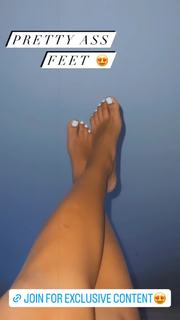 B. Simone feet photo thumbnail