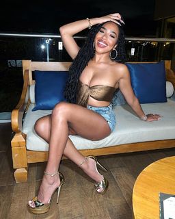 B. Simone feet photo thumbnail