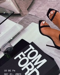 B. Simone feet photo thumbnail