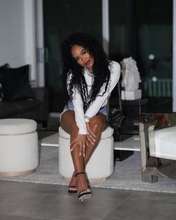 B. Simone feet photo thumbnail