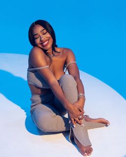 B. Simone feet photo thumbnail