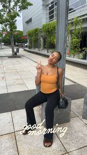 B. Simone feet photo thumbnail