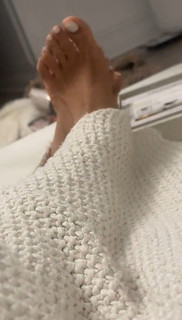 B. Simone feet photo thumbnail