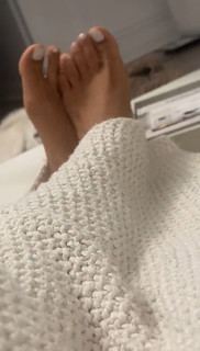 B. Simone feet photo thumbnail