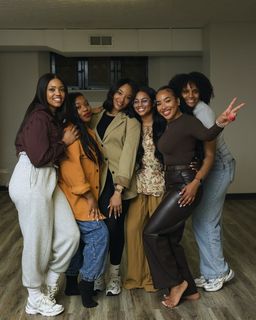 B. Simone feet photo thumbnail