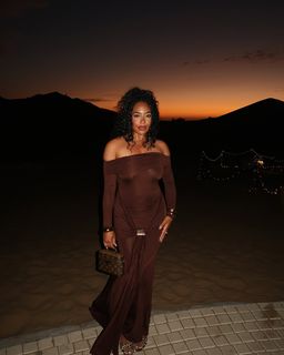 B. Simone feet photo thumbnail