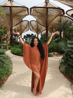 B. Simone feet photo thumbnail