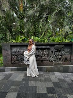 B. Simone feet photo thumbnail