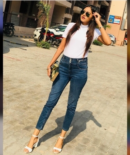 Baani Sandhu feet photo 11