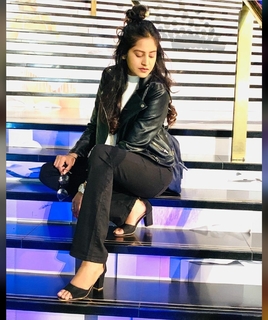 Baani Sandhu feet photo 10