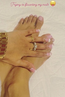 Baani Sandhu feet photo 9