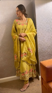 Baani Sandhu feet photo 6