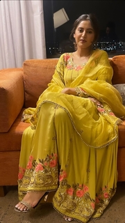Baani Sandhu feet photo 5