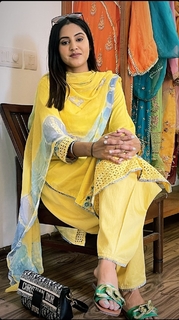 Baani Sandhu feet photo 13