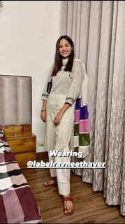 Baani Sandhu feet photo 8