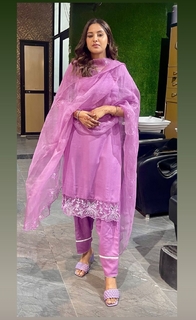Baani Sandhu feet photo 5