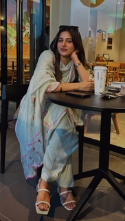 Baani Sandhu feet photo 11