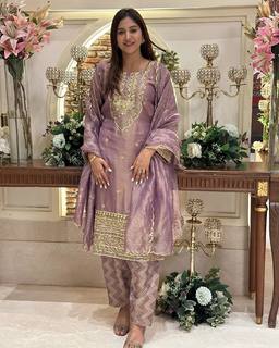 Baani Sandhu feet photo 6
