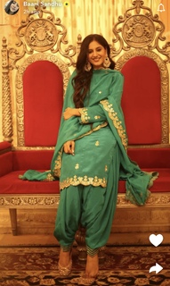 Baani Sandhu feet photo 2