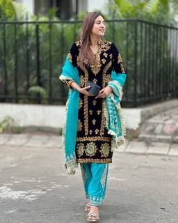 Baani Sandhu feet photo 1