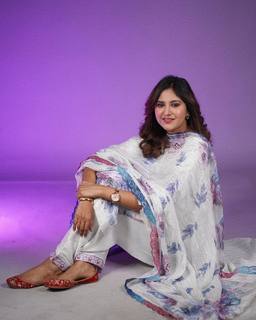 Baani Sandhu feet photo 15
