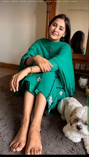 Baani Sandhu feet photo 8