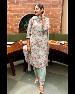 Baani Sandhu feet photo 7
