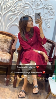 Baani Sandhu feet photo 15