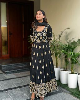 Baani Sandhu feet photo 12