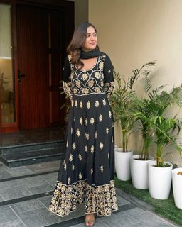 Baani Sandhu feet photo 10