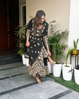 Baani Sandhu feet photo 9