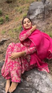 Baani Sandhu feet photo 3