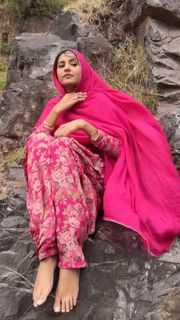 Baani Sandhu feet photo 2