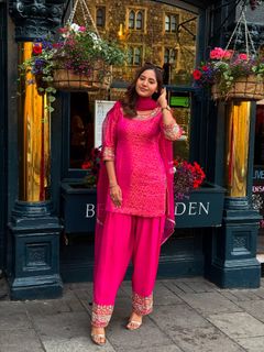 Baani Sandhu feet photo 11