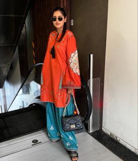 Baani Sandhu feet photo 8