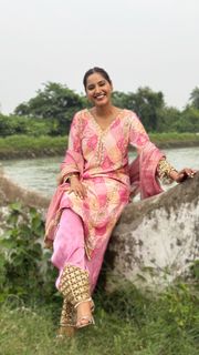 Baani Sandhu feet photo 1