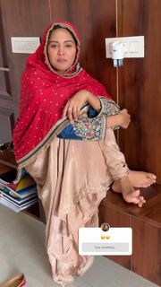 Baani Sandhu feet photo 15