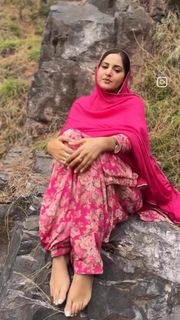 Baani Sandhu feet photo 11