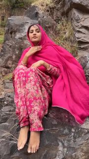 Baani Sandhu feet photo 10