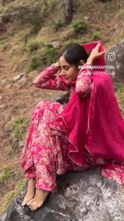 Baani Sandhu feet photo 9