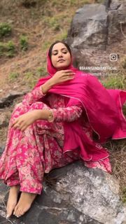Baani Sandhu feet photo 8