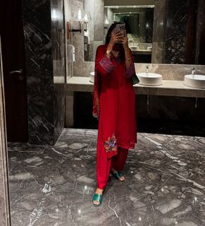 Baani Sandhu feet photo 7