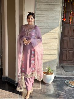 Baani Sandhu feet photo 4