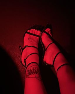 Bad Gyal feet photo thumbnail