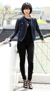 Bae Doona feet photo thumbnail